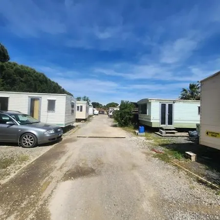 Camping Les Embruns N7 *